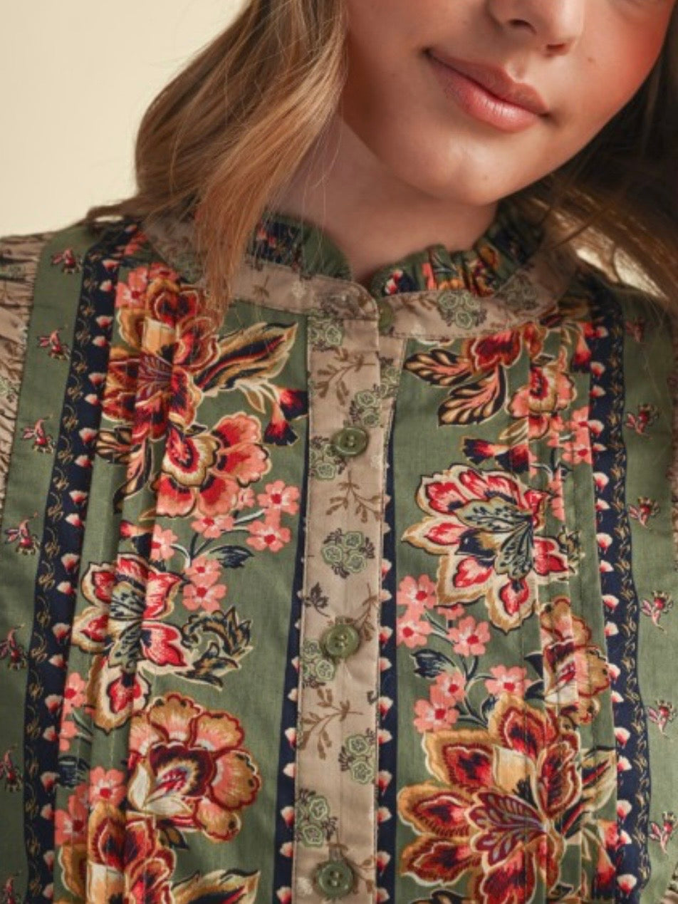 Blusa beige de lunares con mangas cortas abullonadas