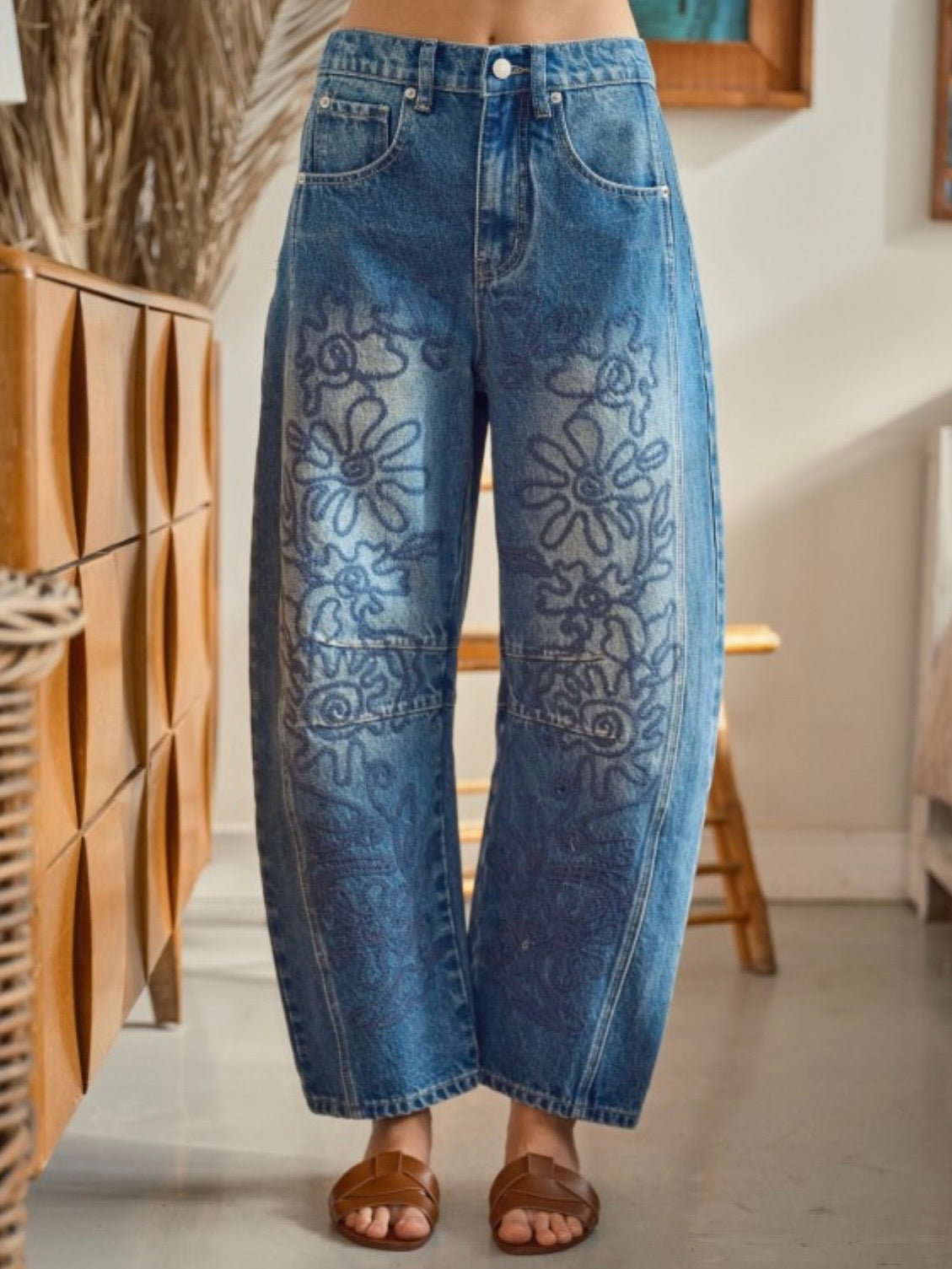 Pantalones de mezclilla con costuras tipo barril
