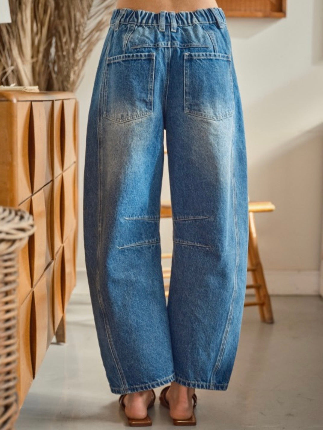 Pantalones de mezclilla con costuras tipo barril