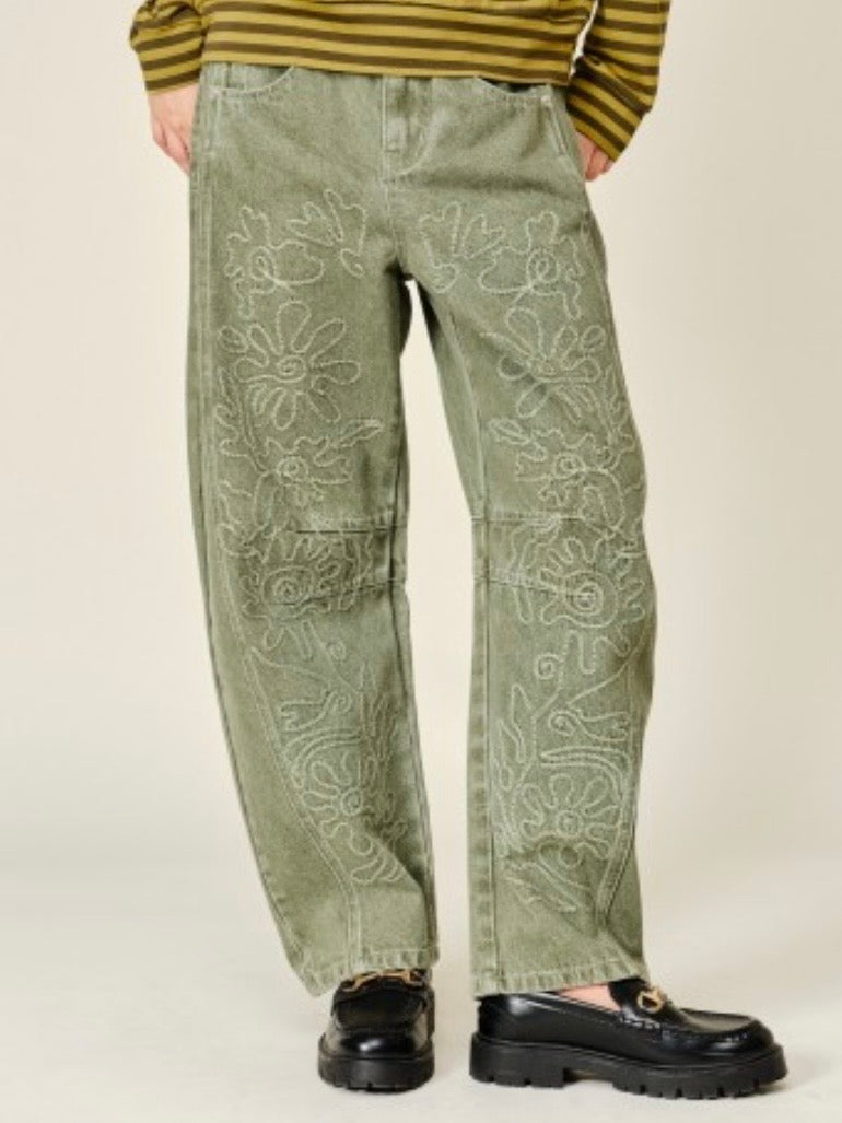 Pantalones de mezclilla con costuras tipo barril