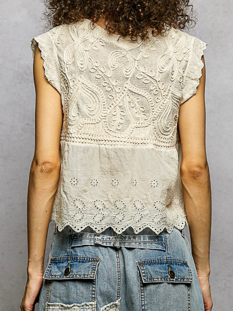 Beige lace ruffled sleeveless top