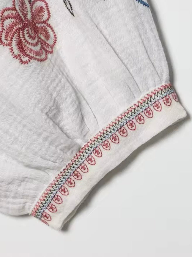 White embroidered red and blue details short sleeves crop top