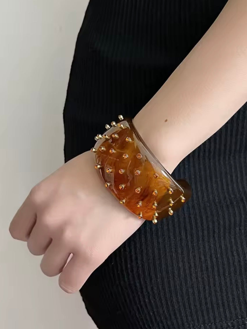Retro resin studded brown wide bracelet