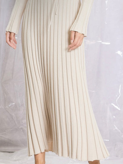 Solid colors pleated knitted maxi dress