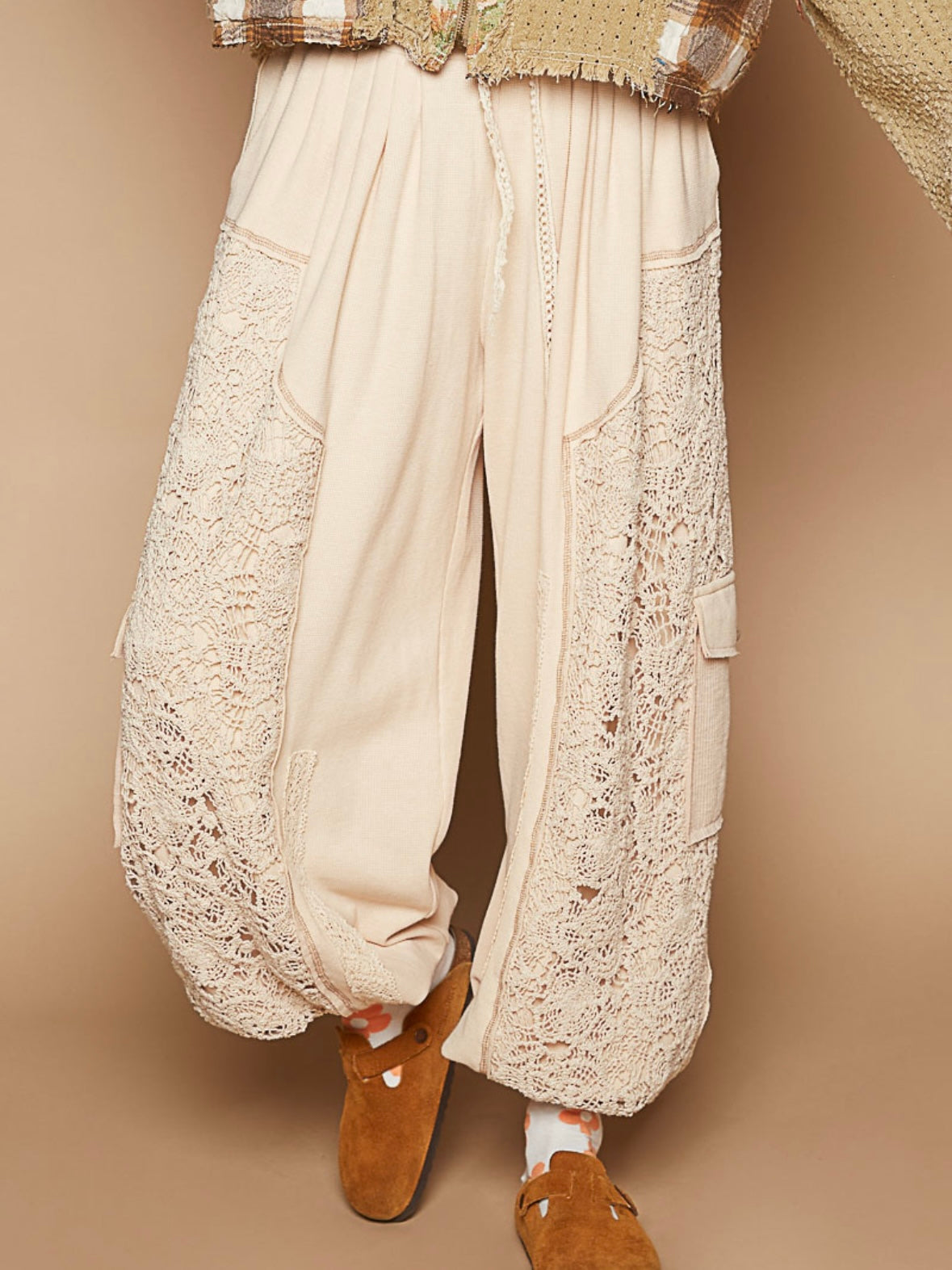 Patched pockets lace crochet wide pants