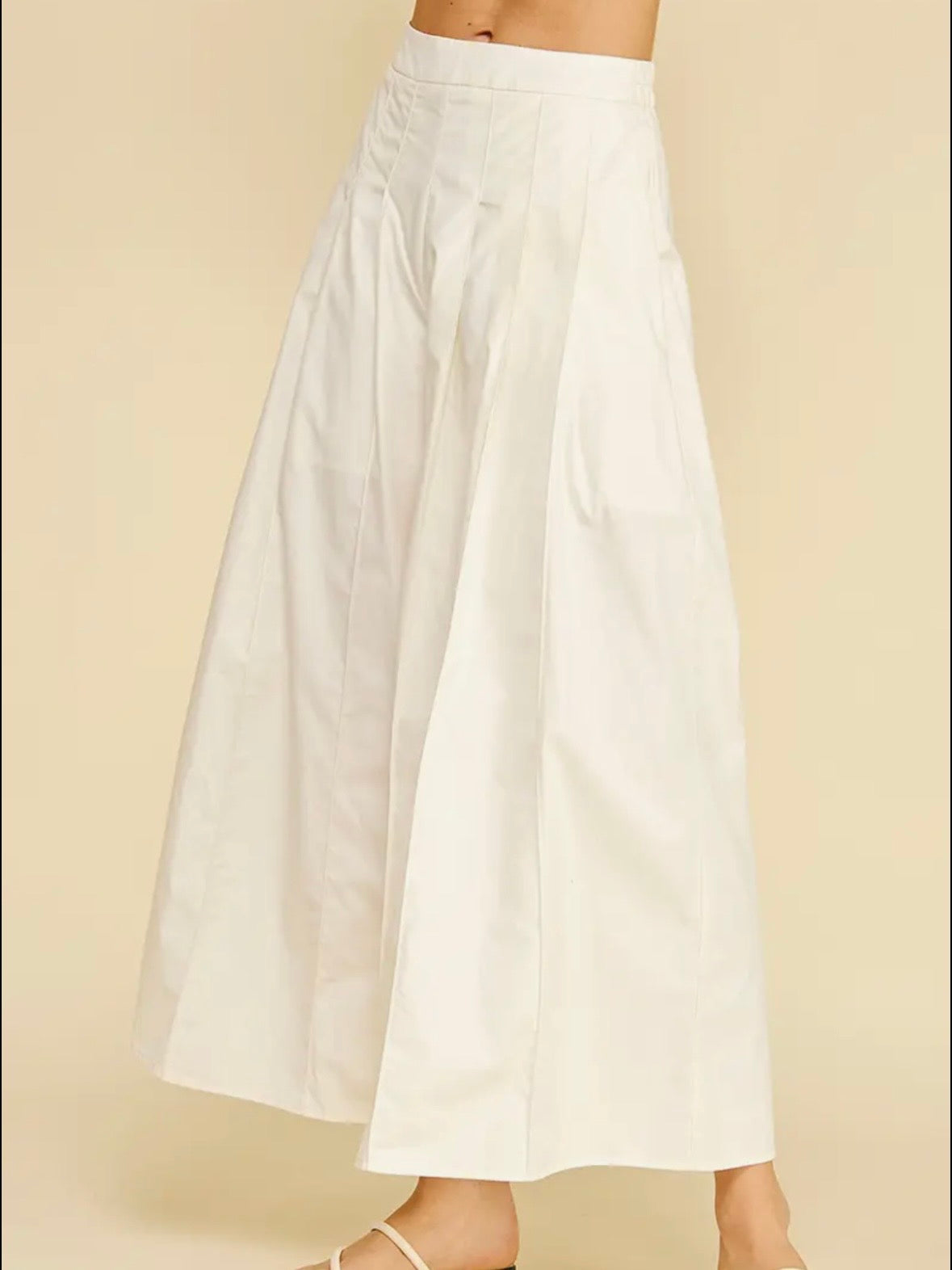 Off white solid colors wide leg pleated pants