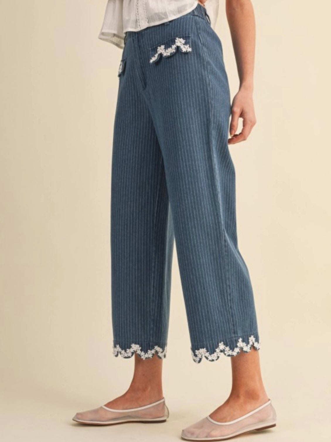Blue denim striped fabric straight Capri pants
