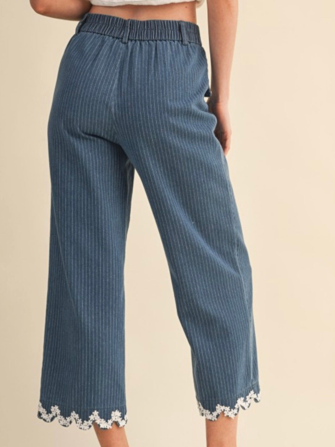 Blue denim striped fabric straight Capri pants