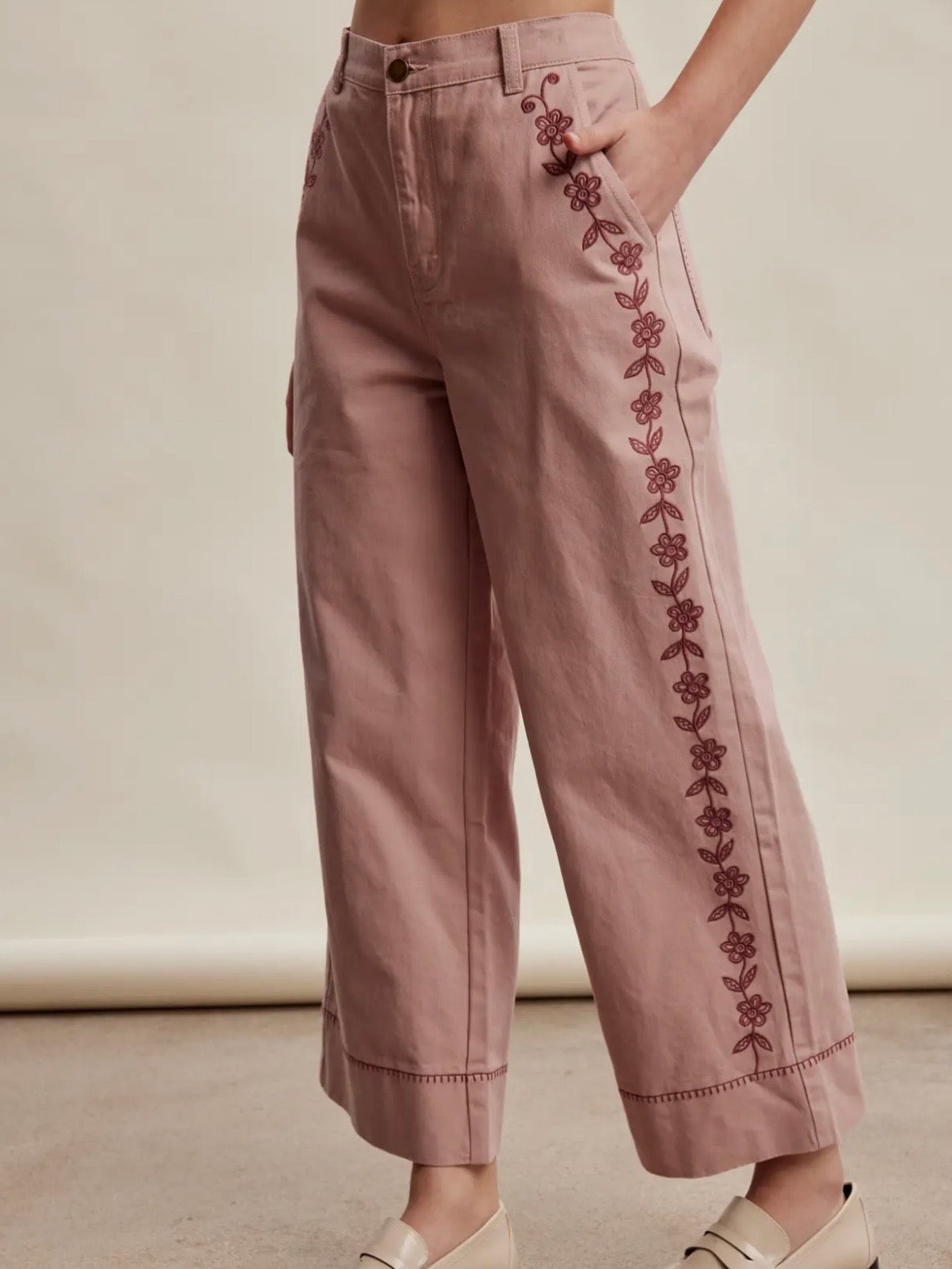 Floral embroidered fabric straight  Capri pants