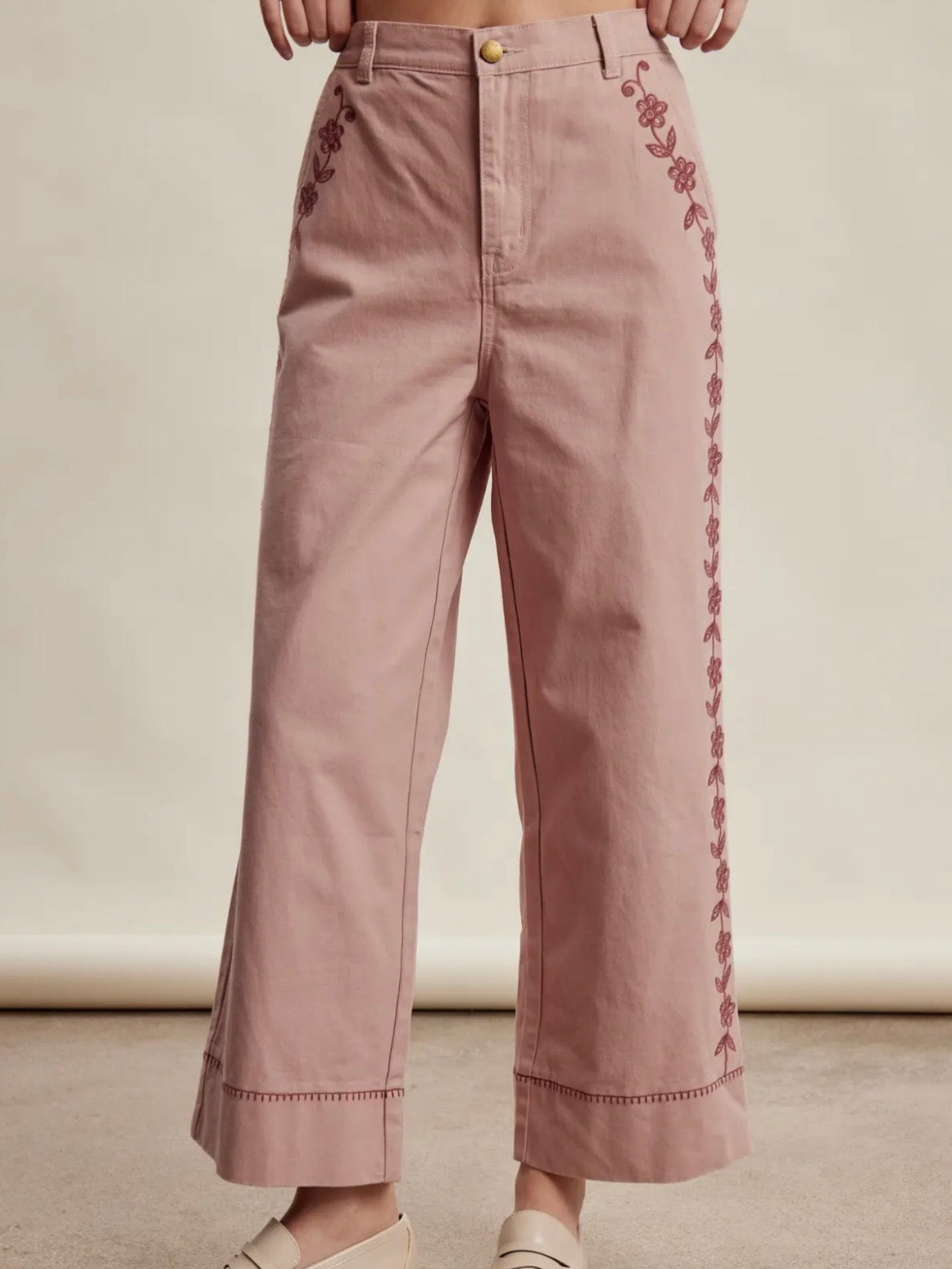 Floral embroidered fabric straight  Capri pants