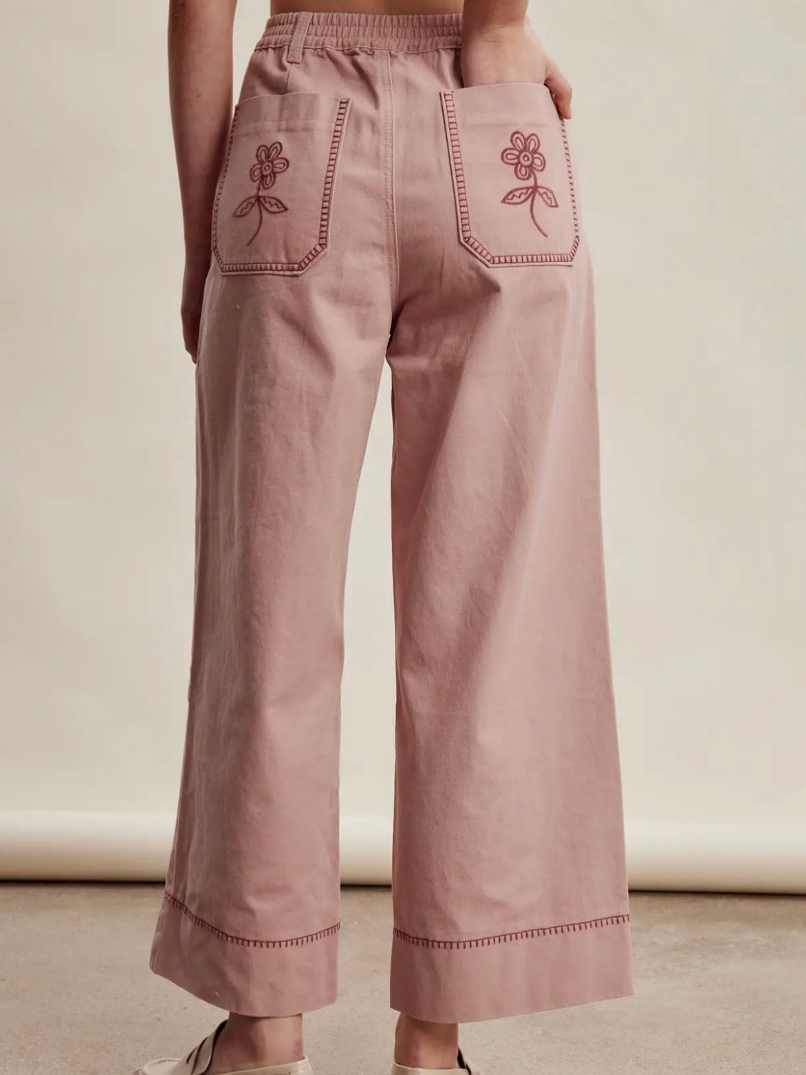 Floral embroidered fabric straight  Capri pants