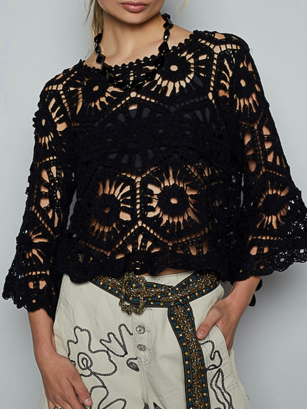 Black long sleeves crochet top