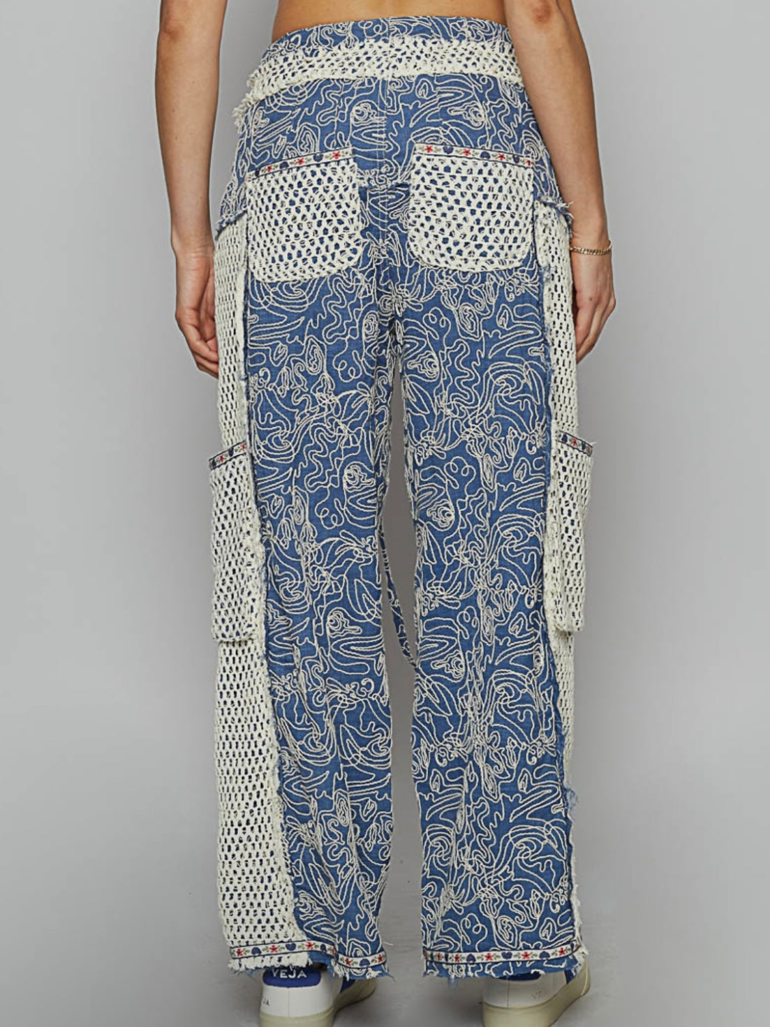 Blue and white embroidered details pants