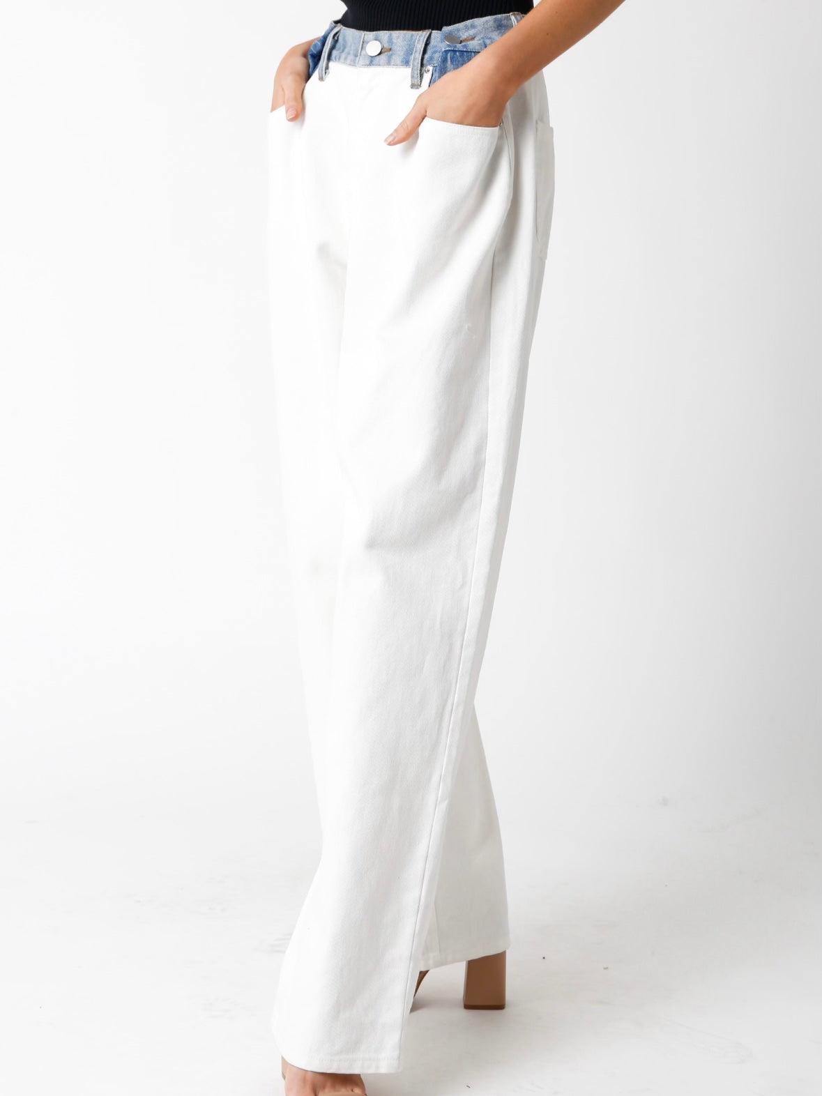 Produtos da categoria Women's White Jeans à venda no Caracas