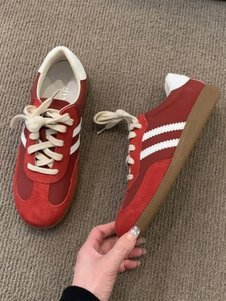 Red and white low sneakers shoes