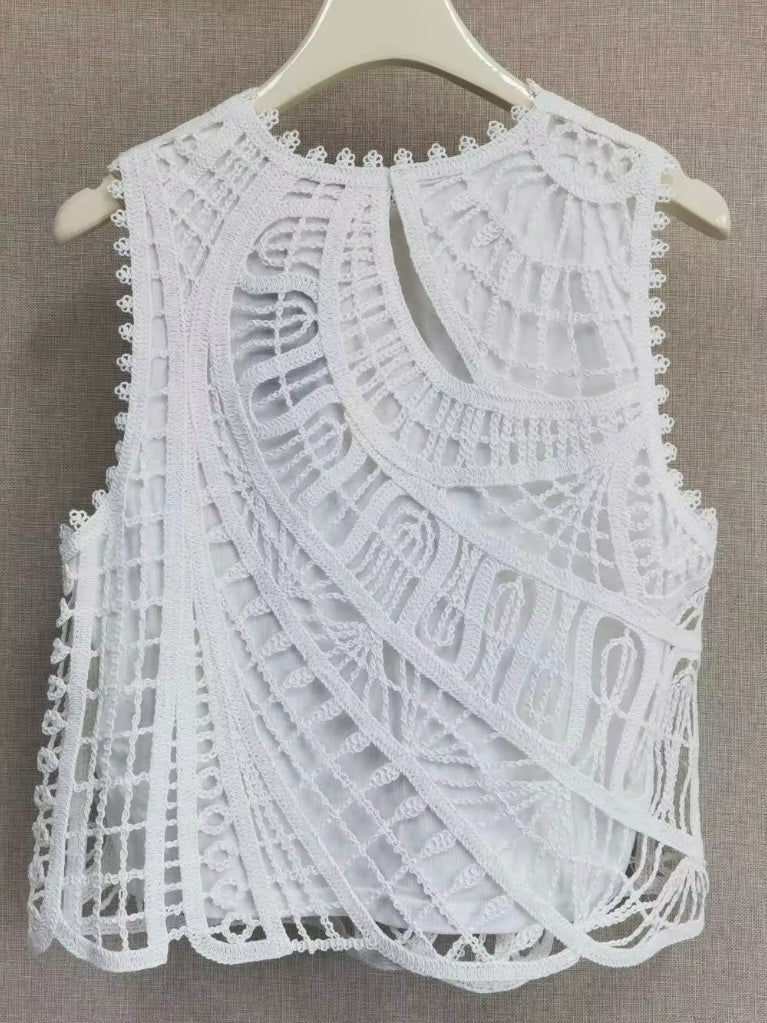 White sleeveless lace top