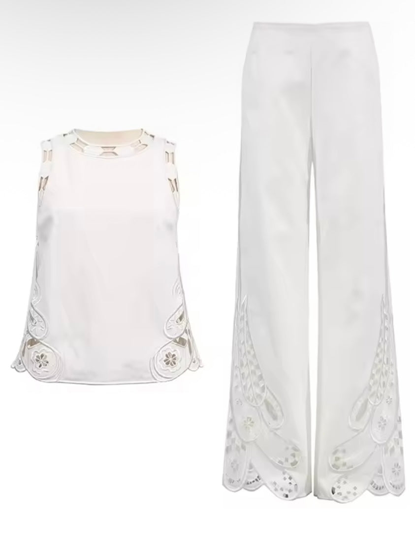 Off white lace set of 2 sleeveless top and pants