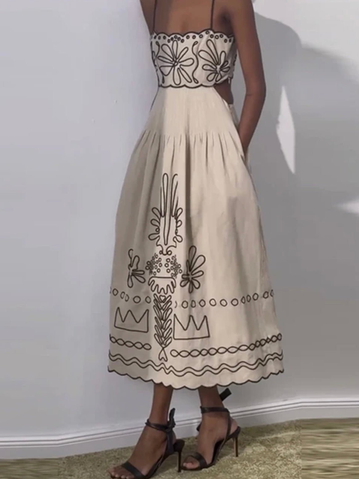 Beige with black embroidered details maxi dress - Wapas