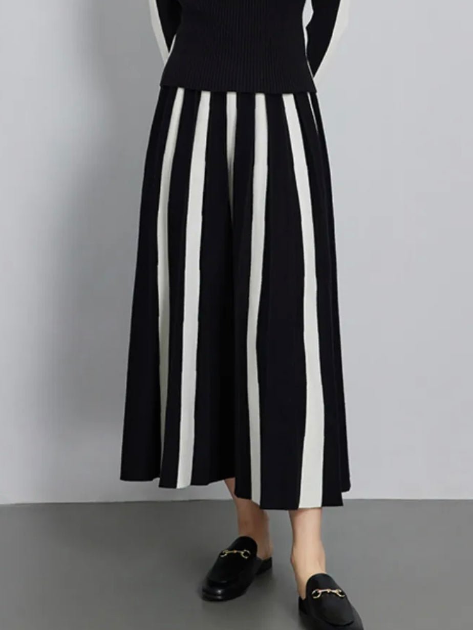 BIcolored pleaded black and white wide midi skirt - Wapas