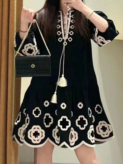 Black and white embroidered details short dress - Wapas