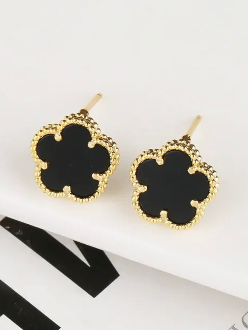 Black five leave petal flowers earrings - Wapas