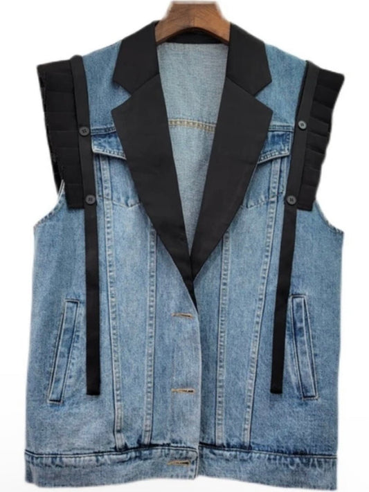 Blue jeans and black vest - Wapas