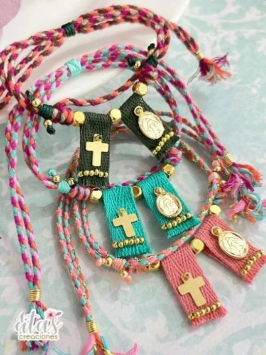 Multicolored bracelet with gold cross pin - Wapas