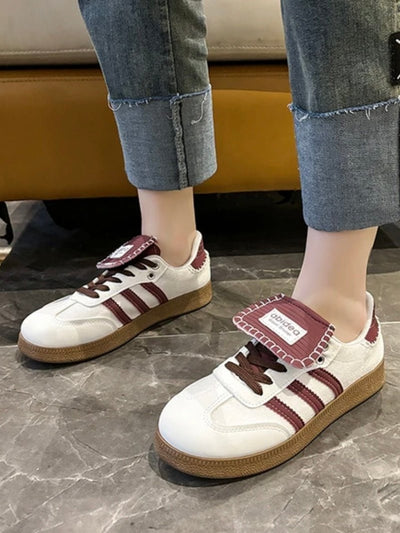 Off white and burgundy shoe tongue lace up sneakers - Wapas