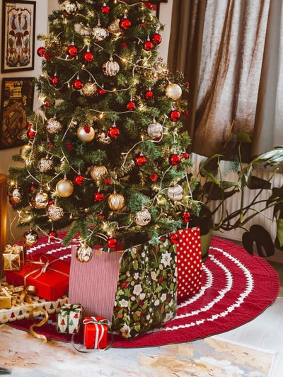 Red and white stripe Christmas tree skirt Wapas