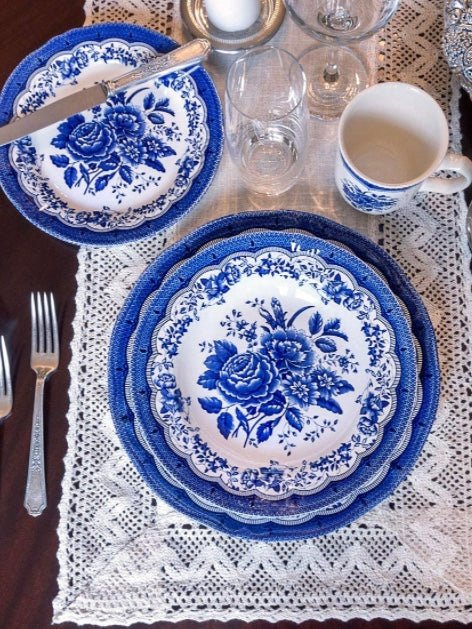 White and blue flowers pattern royal dinnerware - Wapas