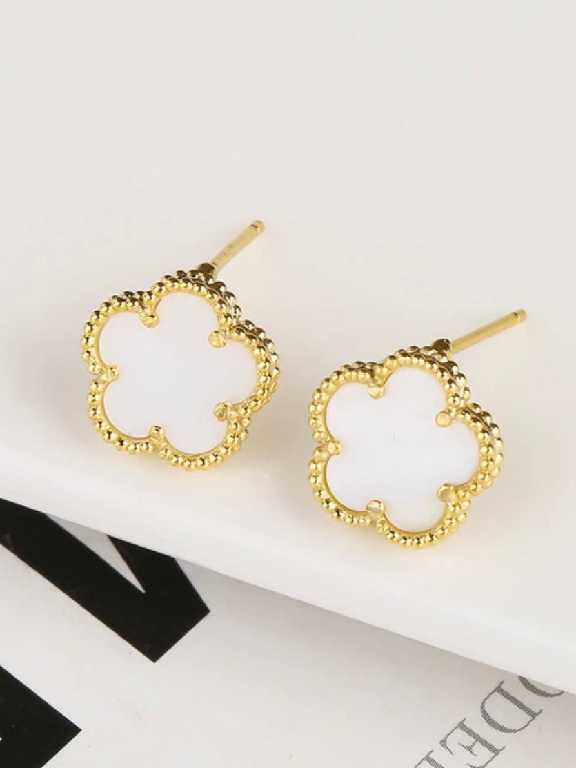 White five leave petal flowers earrings - Wapas