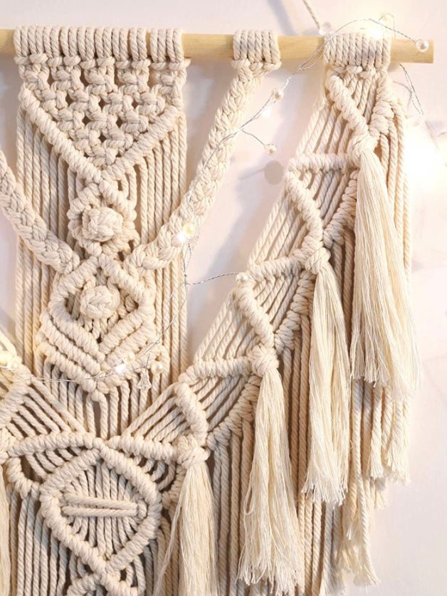 White macrame wall hanging - Wapas