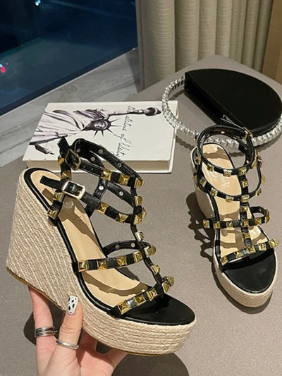 Black spikes platform wedge sandals