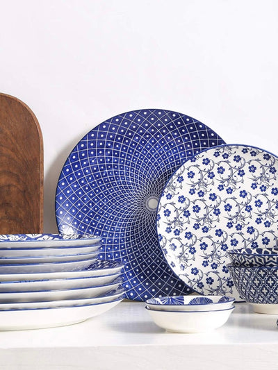Set of 6 blue dinner plates