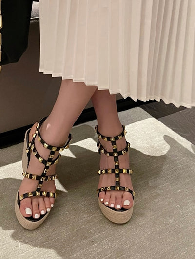 Black spikes platform wedge sandals