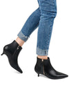 Black sides zippers high heel boots